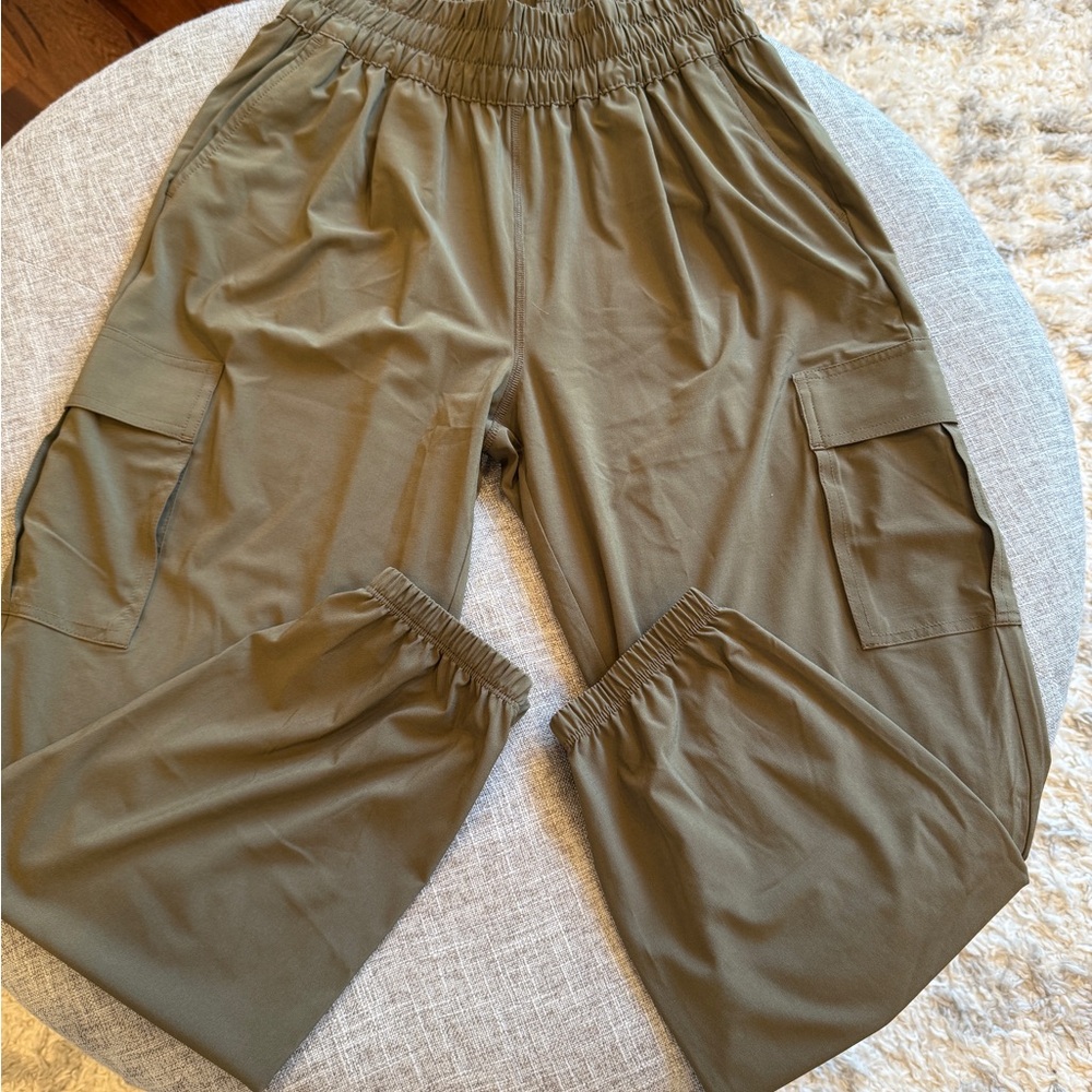 Vuori dark oregano villa cargo jogger